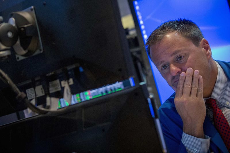 © Reuters. U.S. stocks lower at close of trade; Dow Jones Industrial Average down 0.52%