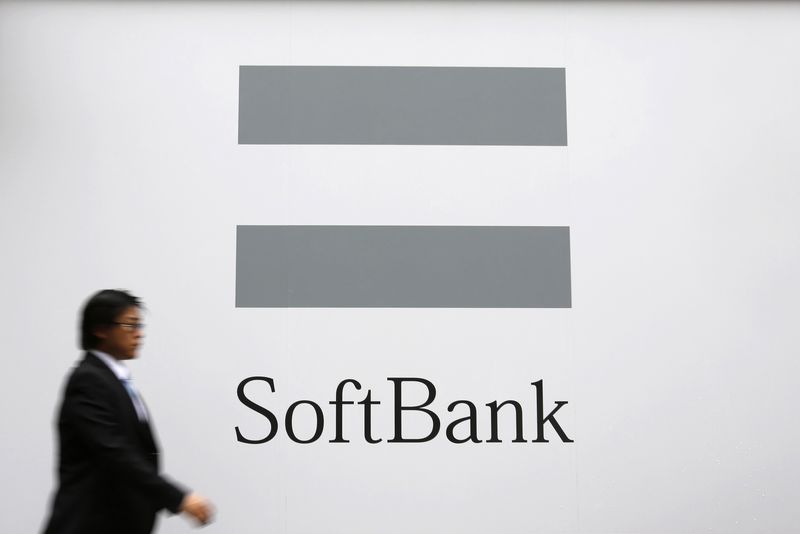 © Reuters. SoftBank reports Q3 results, updates Vision Fund financials