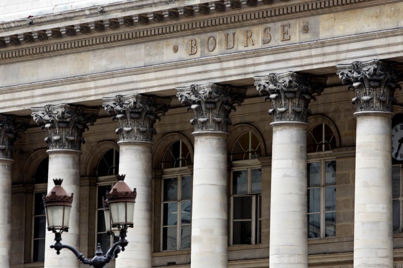 © Reuters. France stocks lower at close of trade; CAC 40 down 0.19%