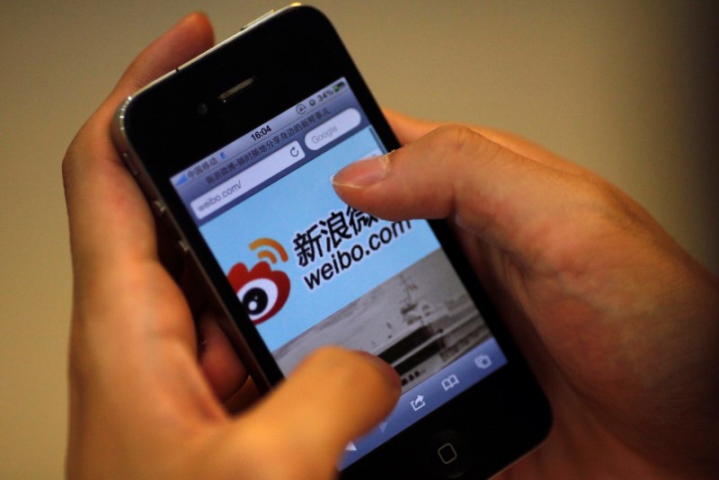 © Reuters. Sina beats by $0.02, beats on revenue