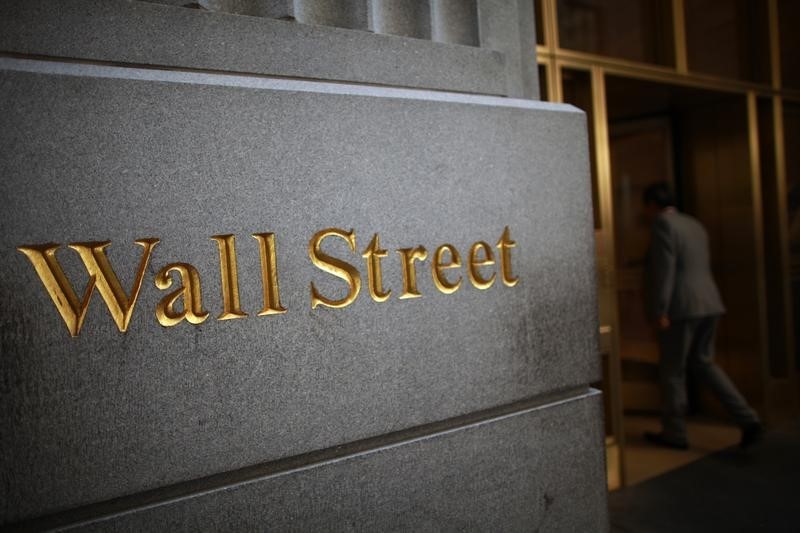 Wall Street opens lower in a modest correction;  Dow Down 39 points by Investing.com
