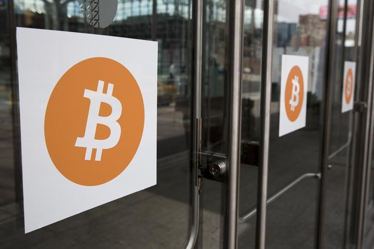 © Reuters.  Bitcoin Dips Below 7,837.5 Level, Down 2%