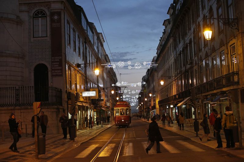 © Reuters. Portugal - Ações fecharam o pregão em queda e o Índice PSI 20 recuou 2,28%