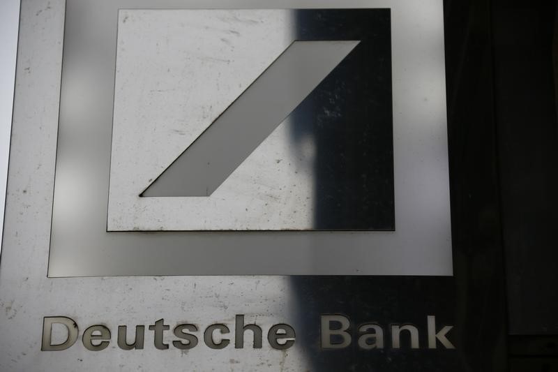 © Reuters. Deutsche Bank Vows to Avoid Capital Raise as ECB Cuts Burden