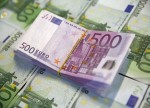 Dólar sobe em relação a euro e iene