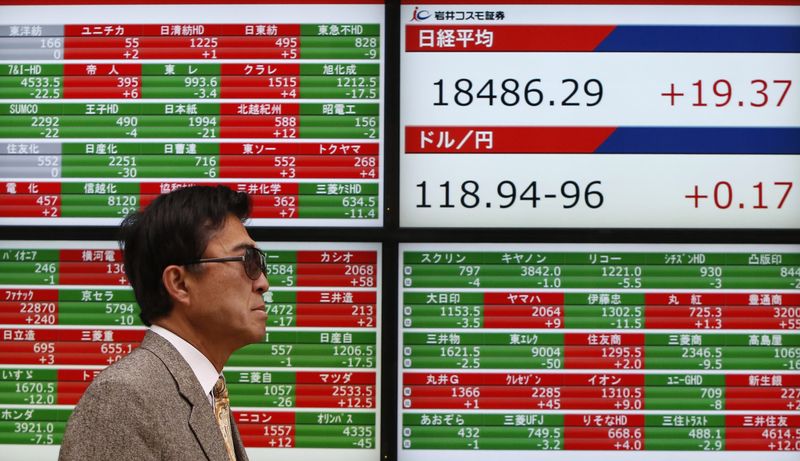 © Reuters. Japan stocks lower at close of trade; Nikkei 225 down 3.67%