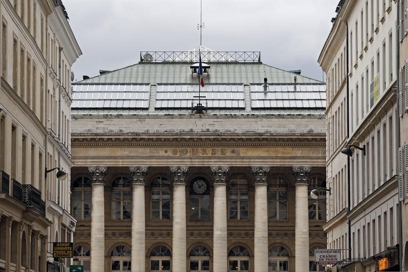 © Reuters. France stocks higher at close of trade; CAC 40 up 0.27%