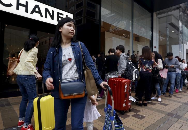 © Reuters. Small Hong Kong businesses count the cost of coronavirus