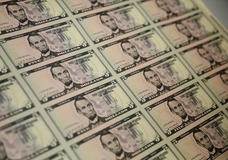 Forex - Dollar Hovers at 3-Year Lows Vs. Other Majors