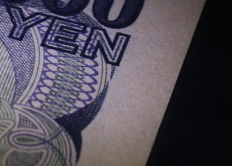 Forex - Dollar Ticks Up Against Yen In Early Asia