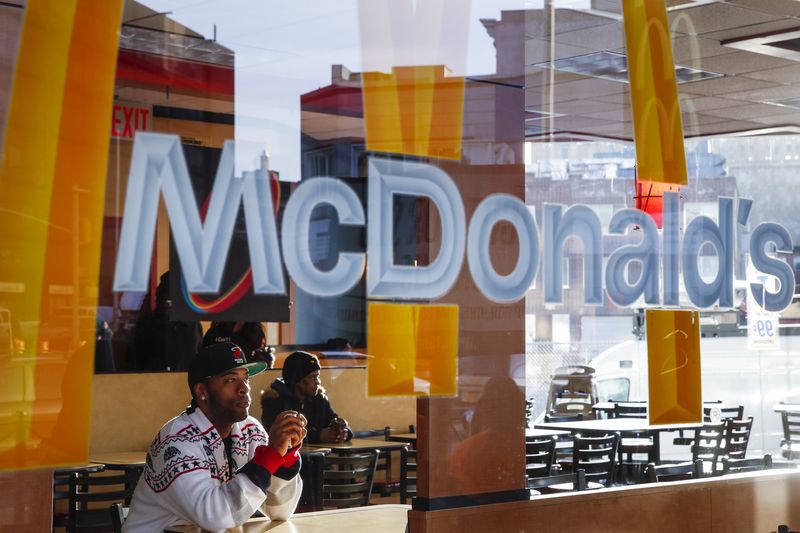 © Reuters. McDonald’s Earnings, Revenue Beat in Q4