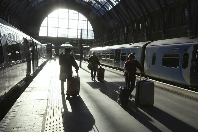 © Reuters. As passengers stay home, UK rail operators ask for bailout