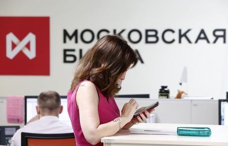 Рынок акций  РФ закрылся падением, Индекс МосБиржи снизился на 2,12%