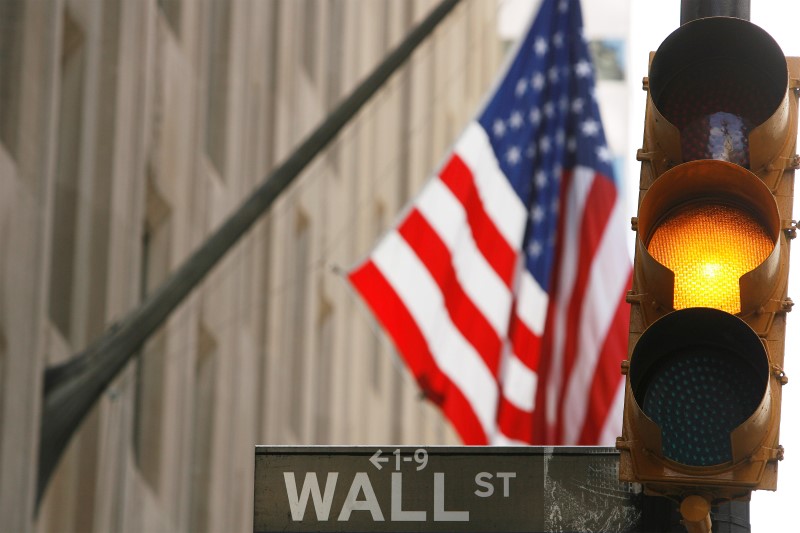 © Reuters. Wall Street's record rally loses steam on profit-taking