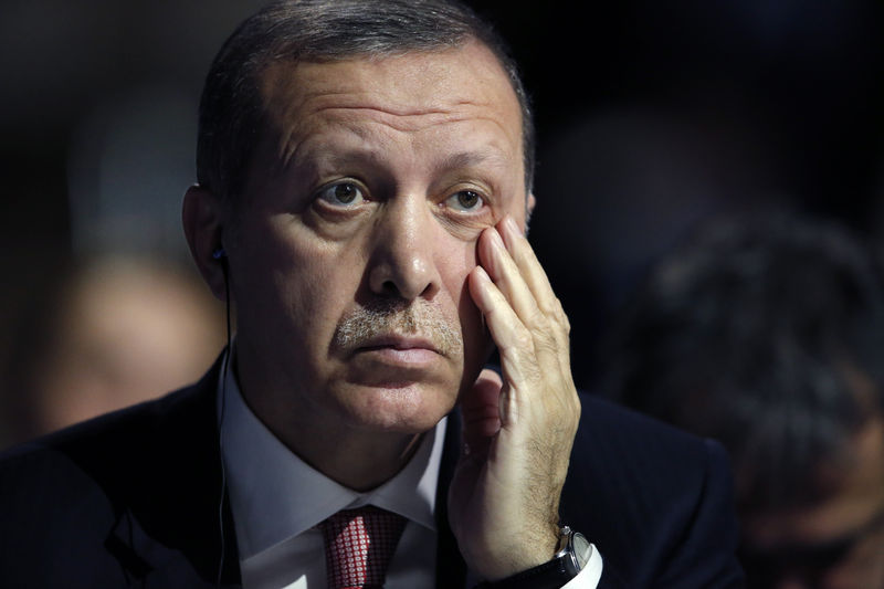 © Reuters. Erdogan Reminds Traders That the Lira Is Treading on Thin Ice