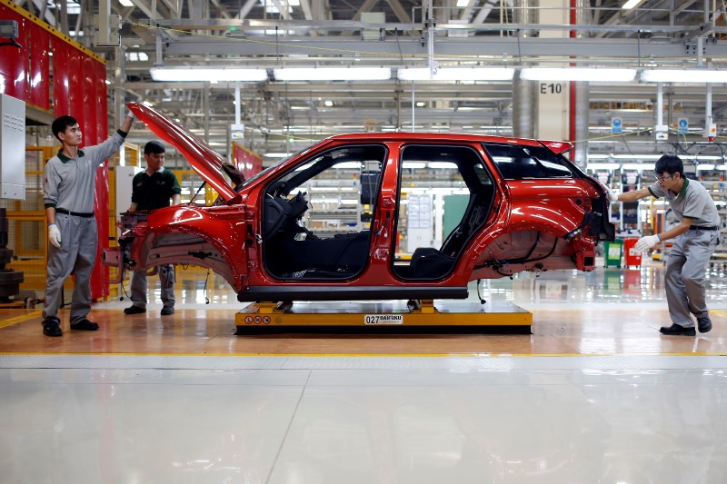 © Reuters. Jaguar Land Rover Cuts 500 Jobs at SUV Plant Amid Cost Squeeze