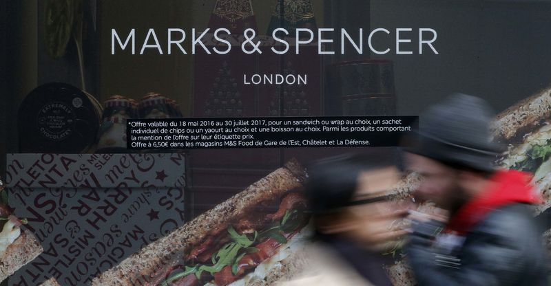 © Reuters. M&S, Tesco Join Other U.K. Retailers in Christmas Doldrums
