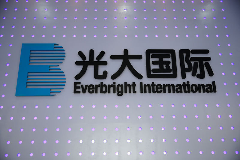 © Reuters. China Everbright, VC firm Walden launch $500 million semiconductor fund