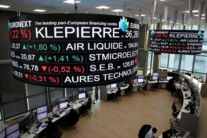 © Reuters. France stocks lower at close of trade; CAC 40 down 0.91%