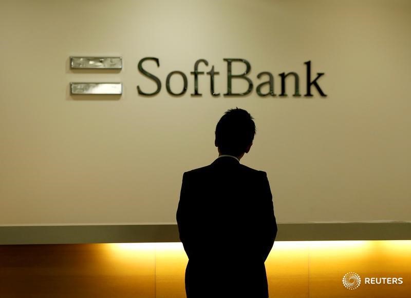 © Reuters. SoftBank Group quarterly profit wiped out by Vision Fund losses