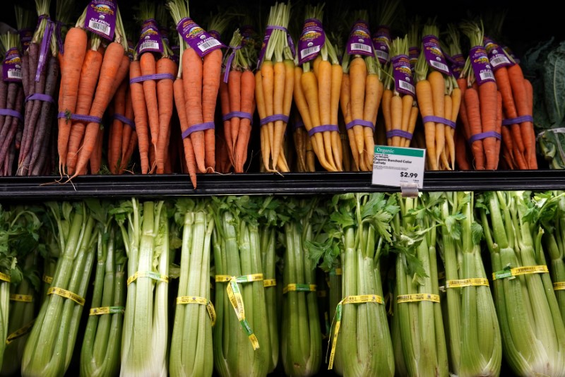 © Reuters. Instacart to expand grocery pick-up service to all 50 states by end of 2020