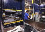 Produção industrial encerra 2019 com queda em sete locais