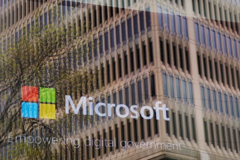 © Reuters. Microsoft Stock Falls 5%