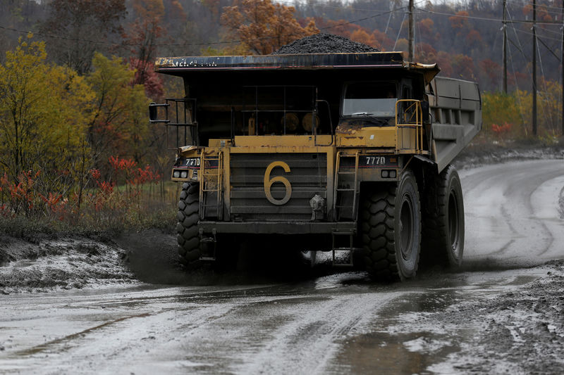 © Reuters. Coal union boosts giving to Democrats as hopes dim for industry revival