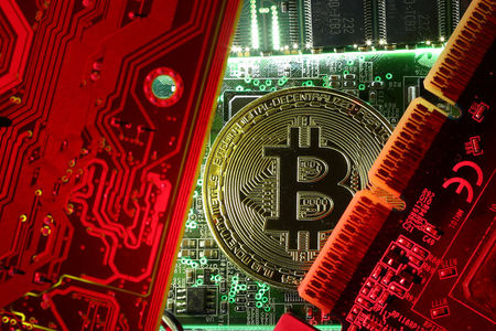 Bitcoin stracił prawie 50% od swojego kwietniowego maksimum