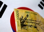 韓国銀行は政策金利を据え置きも経済見通しを下方修正し、ウォン安が進む