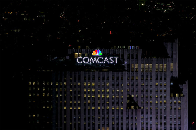 © Reuters. Comcast Falls 3%