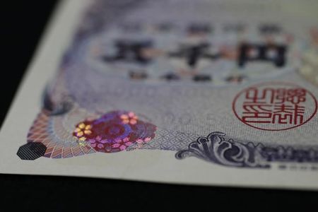 Yen Strengthens In Risk-Off Trade as Geopolitical Risks Weigh