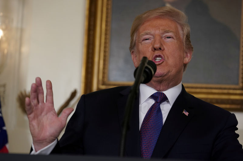 © Reuters. Trump and Mexican president spar over border wall again