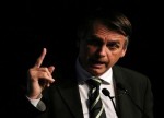 Bolsonaro assina decreto que regulamenta programa Casa Verde e Amarela