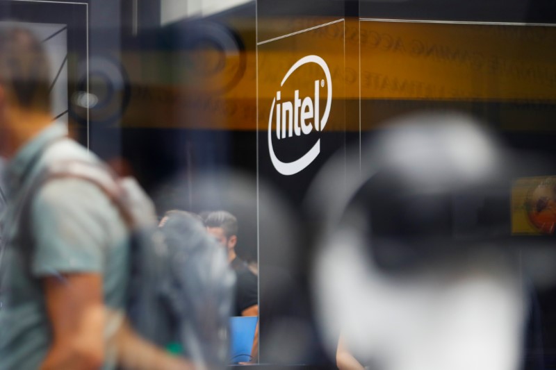 © Reuters. Intel Stock Falls 9%