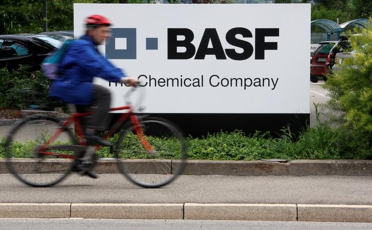 © Reuters. Germany's BASF starts building $10-billion petrochemical project in China