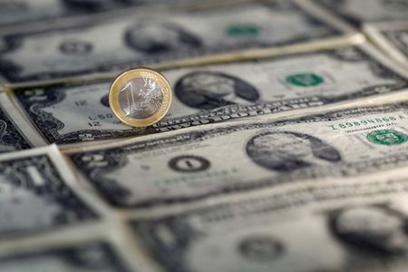 Dollar Slips Lower, Euro Higher as Italy Eyed