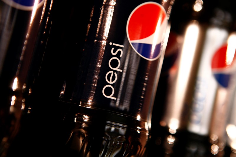 © Reuters. PepsiCo Stock Falls 11%