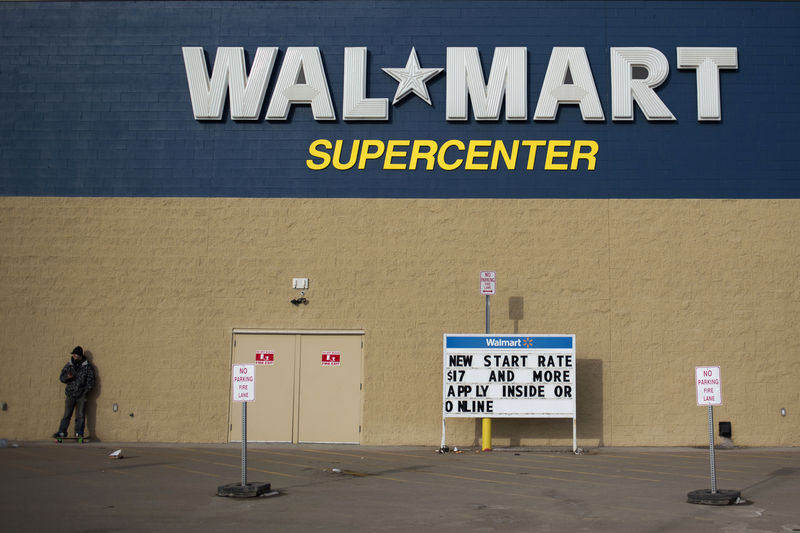 © Reuters. Michaels Cos hires Walmart's Ashley Buchanan as CEO