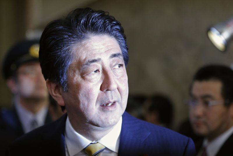 © Reuters.  No Need for Japan's Abe to Resign Just Yet, Party Rival Says