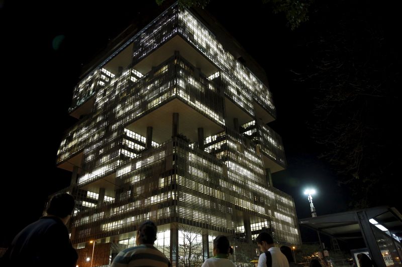 © Reuters.  Petrobras avança em com acordo com a CNDC para conclusão do Complerj