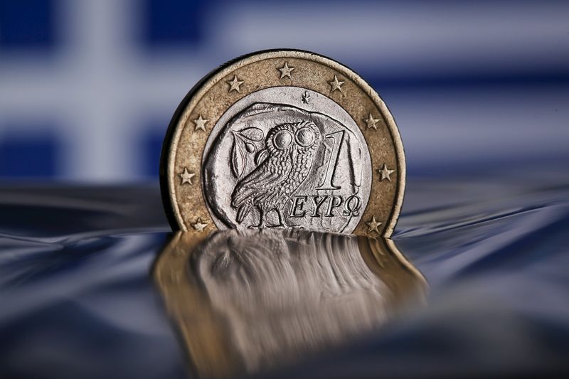© Reuters. Greek January-May government primary budget surplus beats target