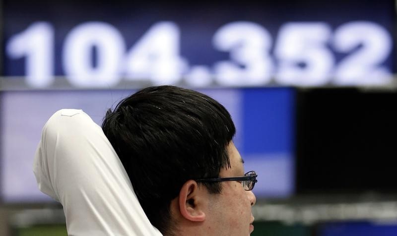 © Reuters. Japan stocks higher at close of trade; Nikkei 225 up 0.32%