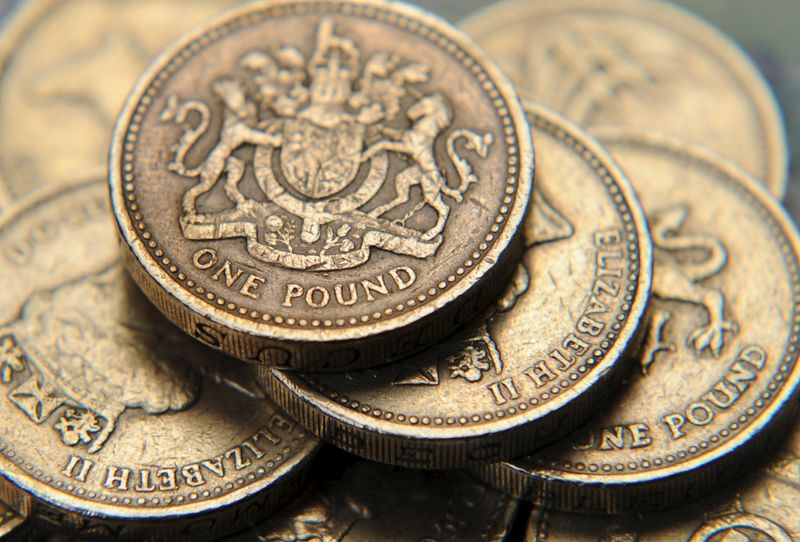 Pound Arungi Tanjakan Dibayangi Kondisi Brexit, Dolar Naik