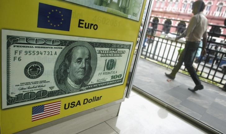 © Reuters.  Forex - EUR/USD turun pada akhir sesi AS