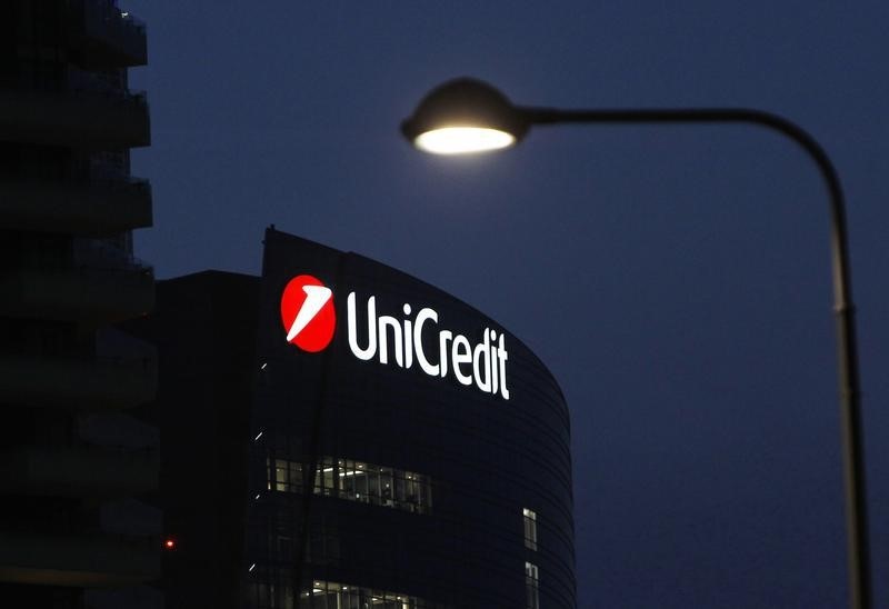 © Reuters. Italy's transport minister says government should intervene over UniCredit job cuts