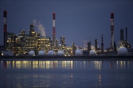 Нефть продолжает дешеветь, Brent торгуется у $22 за баррель