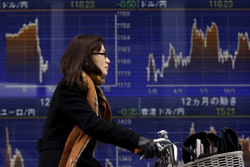 © Reuters. Analysts cut Asian firms' 2019 profit outlook by smaller margin