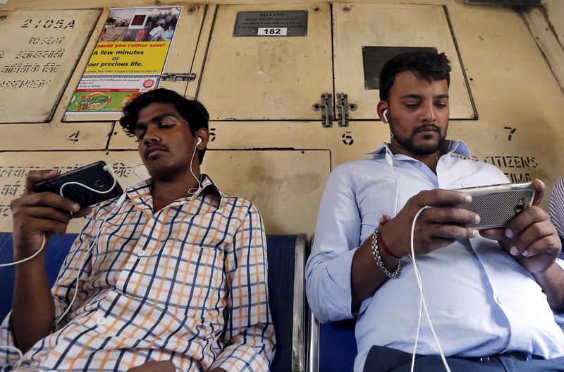 © Reuters. Big broadcasters in India warn new tariff rules could hit services