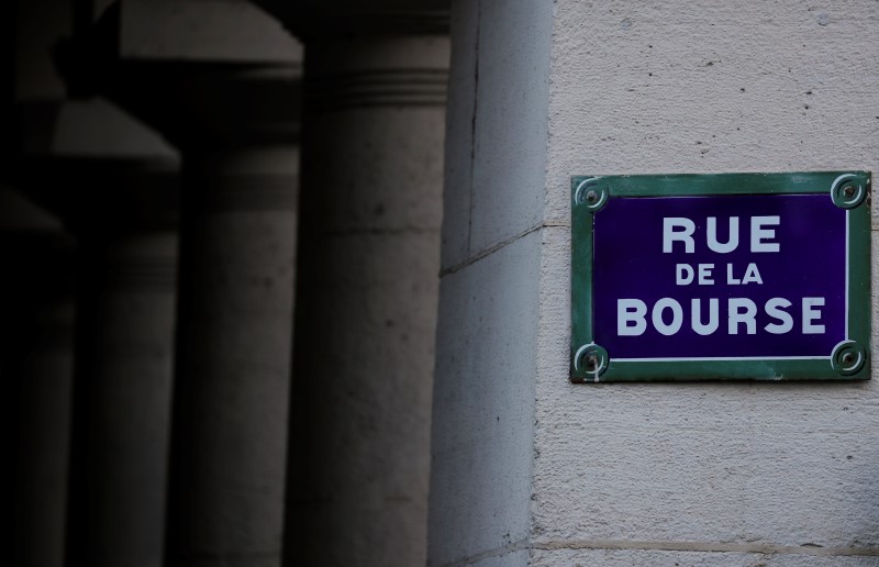 © Reuters. France stocks lower at close of trade; CAC 40 down 0.10%